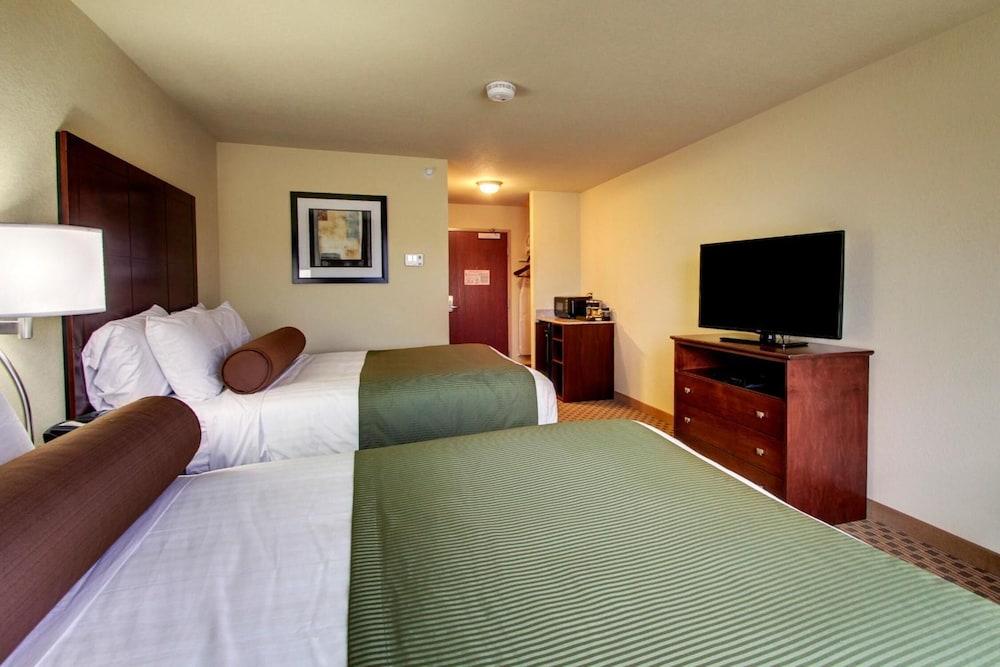 Cobblestone Hotel & Suites - Salem Exterior photo