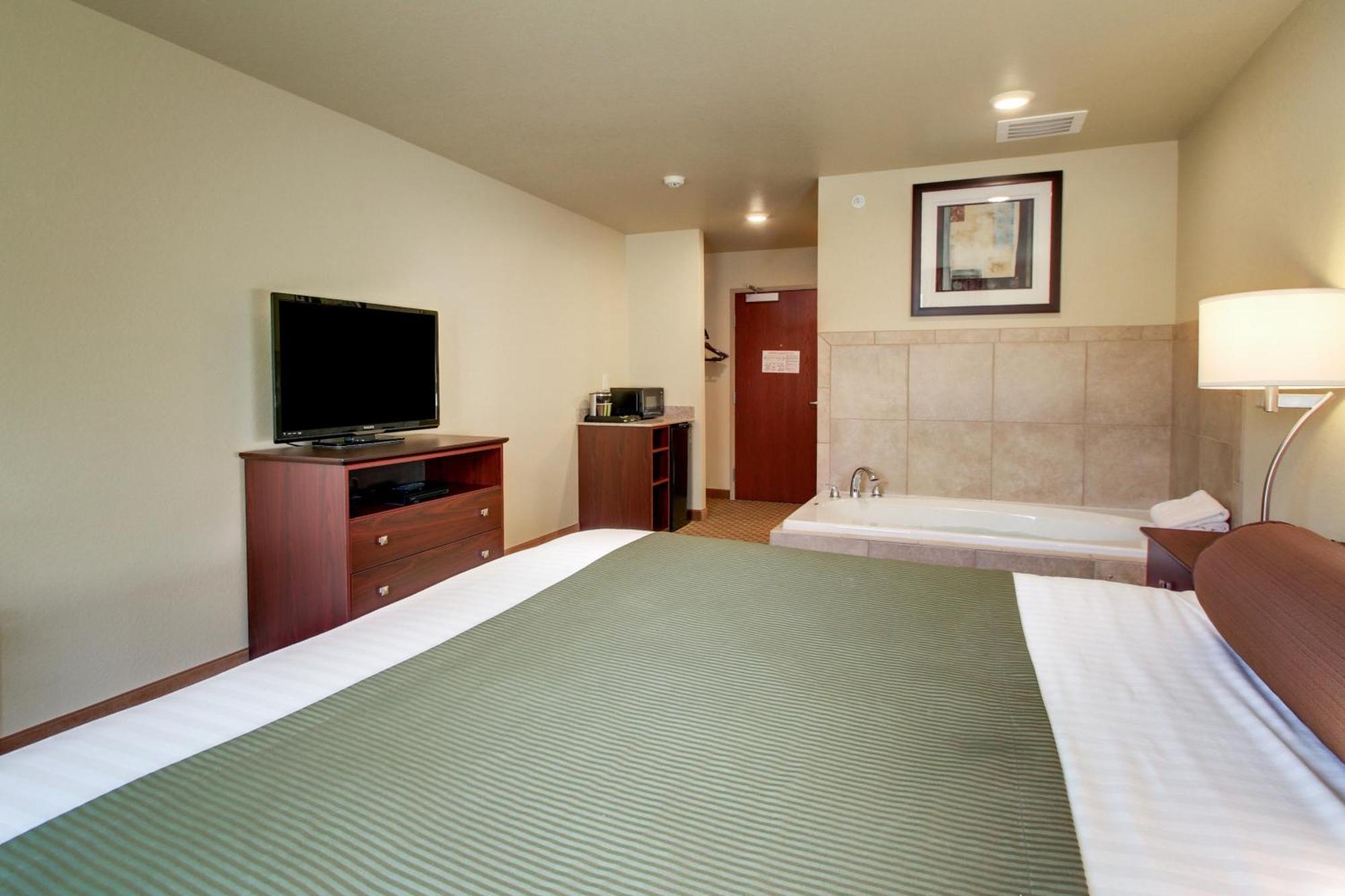 Cobblestone Hotel & Suites - Salem Exterior photo